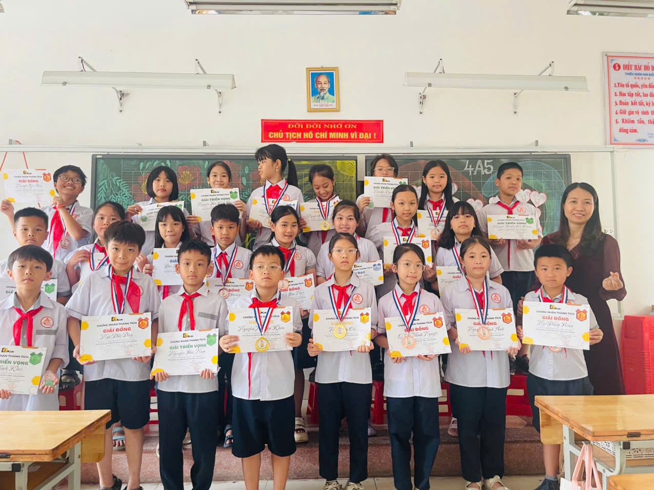 Học sinh tham gia cuộc thi